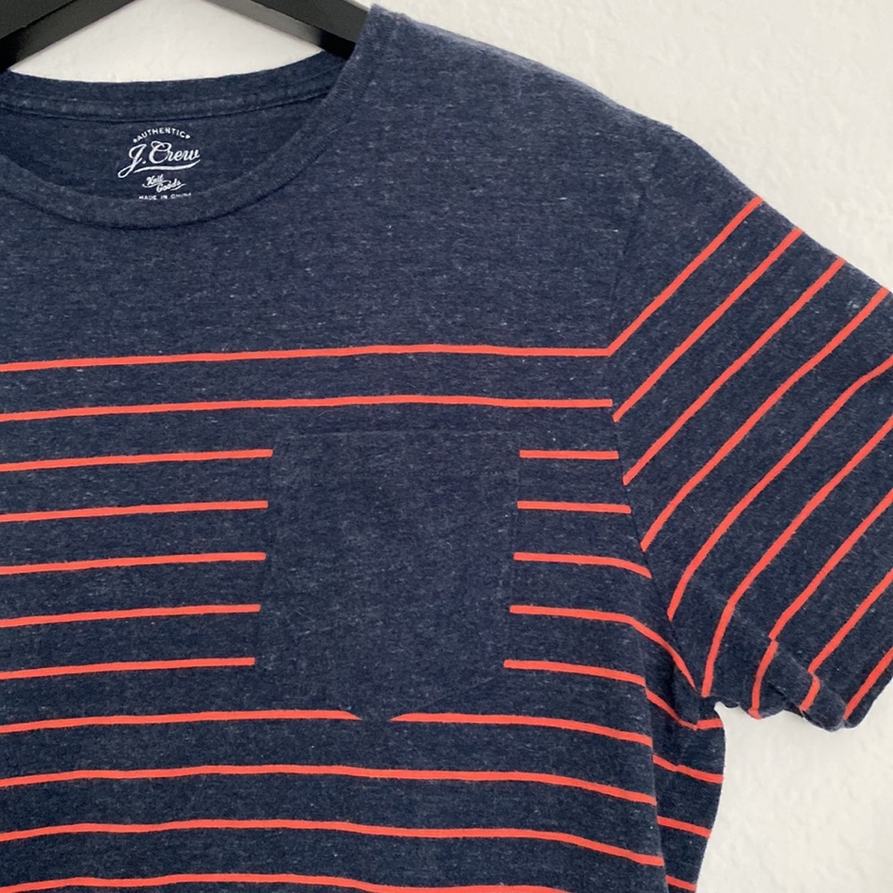 J. Crew - Men’s Garment Dyed Short Sleeved Slub Pocket Tee in Navy & Red Stripe - Picture 4 of 7